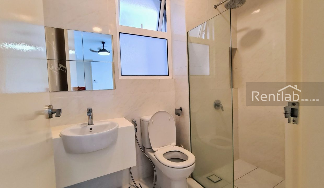 EcoSky-Residence-for-rent-Rentlab-Toilet